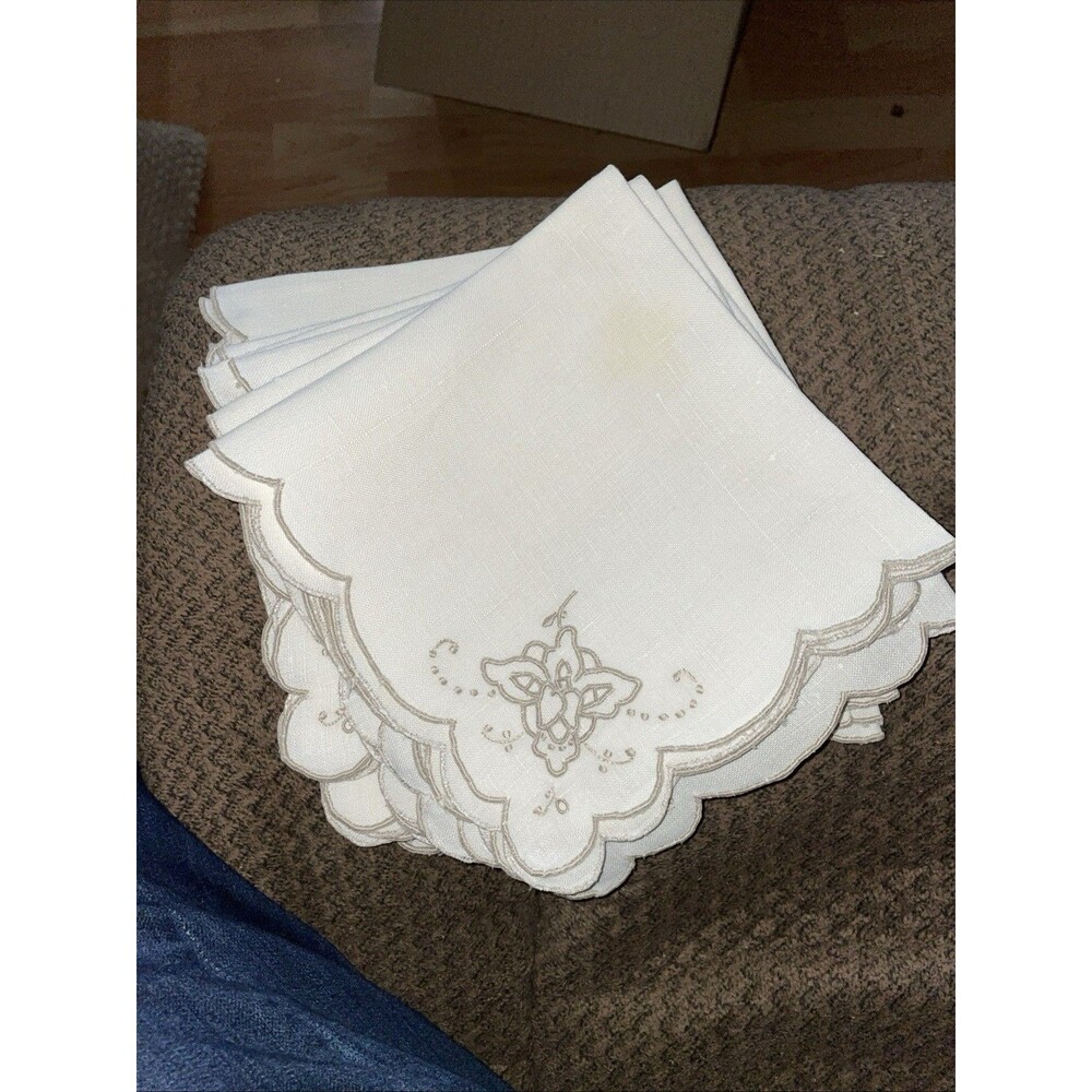 Vintage Linen Napkins Set 12 Scalloped Embroidered Floral 15x15 Ivory